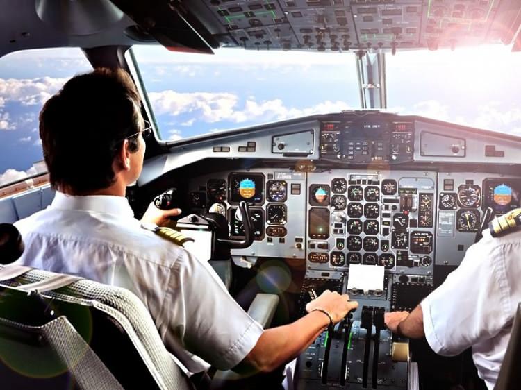 <p><strong>Pilotaj:</strong> Havacılığın gelişmesiyle pilotluk aranan mesleklerden biri haline geldi. Yüzde 56.5 oranıyla pilotaj mezunları altıncı sırada bulunuyor. Öğrenciyken iş bulanların oranı ise yüzde 4.</p>