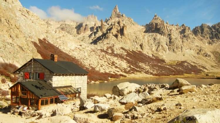 <p>Refugio Frey ve Cerro Catedral, Arjantin<br />
 </p>
