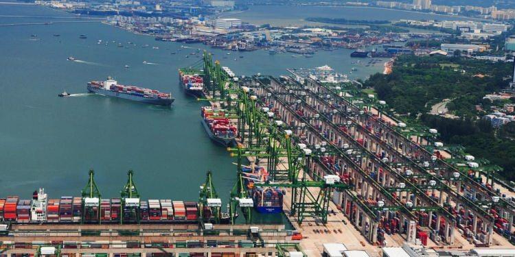<p>Paris MoU da beyaz listede bulunmak, ülke bayrakları için prestij ve yüksek standart göstergesi olmanın yanında bayrağı taşıyan gemiler için de daha düşük maliyetli sigorta,</p>
