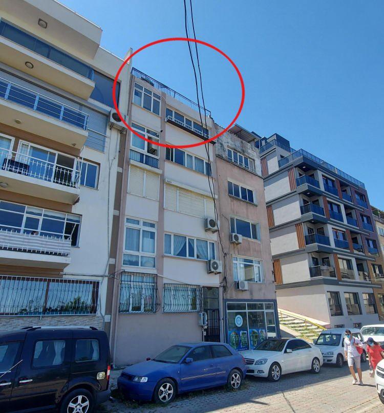 <p>Geçen 13 Mayıs'ta Derya Kılıç'ın (25) Akın Simav Mahallesi'ndeki 4 katlı binanın terasından düşüp ağır yaralı olarak hastaneye kaldırıldığı olayla ilgili tutuklanan D.Ö., Kılıç’ın terastan dengesini kaybedip düştüğünü söylemesi üzerine serbest bırakılmıştı.</p>