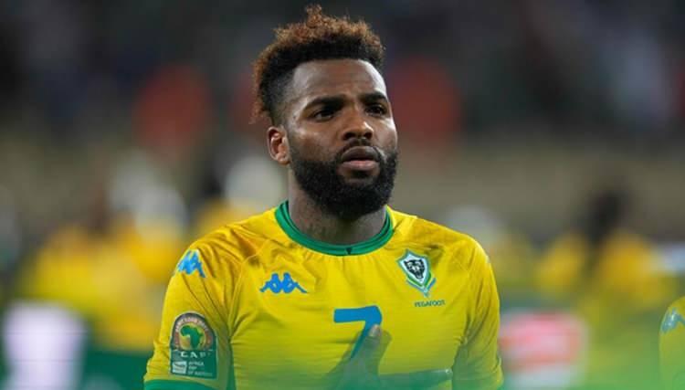 <p><strong>Fenerbahçe'de golcü transferinde hedef yeniden Aaron Boupendza!</strong></p>

<p>Kadrosuna kaliteli bir golcü katmak isteyen Fenerbahçe, rotasını yeniden Aaron Boupendza'ya çevirdi.</p>

<p>Katar'dan ayrılmak isteyen oyuncu, menajerler vasıtasıyla Fenerbahçe'ye önerildi. Teknik Direktör Jorge Jesus'un da onayı alındıktan sonra Boupendza için girişimler başladı.</p>

<p>Katar'ın önemli basın organlarından biri olan Al-Watan da, "Fenerbahçe Boupendza'yı istiyor" başlığıyla haberi duyurdu. Boupendza aşkı yeniden alevlenen Fenerbahçe, transferi hafta sonuna kadar netleştirmek istiyor. Sarı-Kanarya'nın Al-Arabi'ye satın alma opsiyonuyla kiralama teklifinde bulunduğu belirtiliyor.</p>
