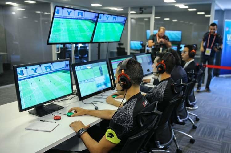 <p>Sahaya çıkacaklar ile var hakemlerini ayırma kararı alan TFF’nin 2022-23 sezonunda görev yapacak isimler için belirlediği tarife netleşti.</p>