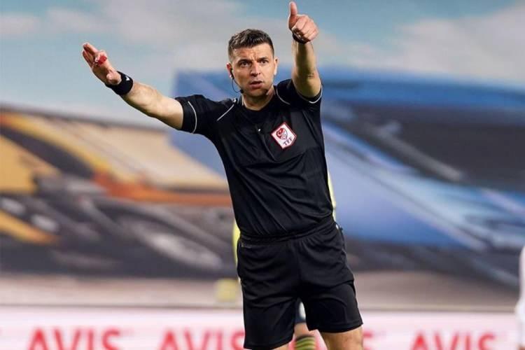 <p>Süper Lig'de yer alan 4. hakemlerin maç başı ücretleri 6000 TL oldu.</p>