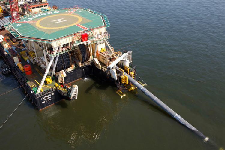 <p> 540 milyar metreküplük gazın kara ile buluşacağı Filyos Limanı'nda karadaki boru işlemleri tamamlandı.</p>
