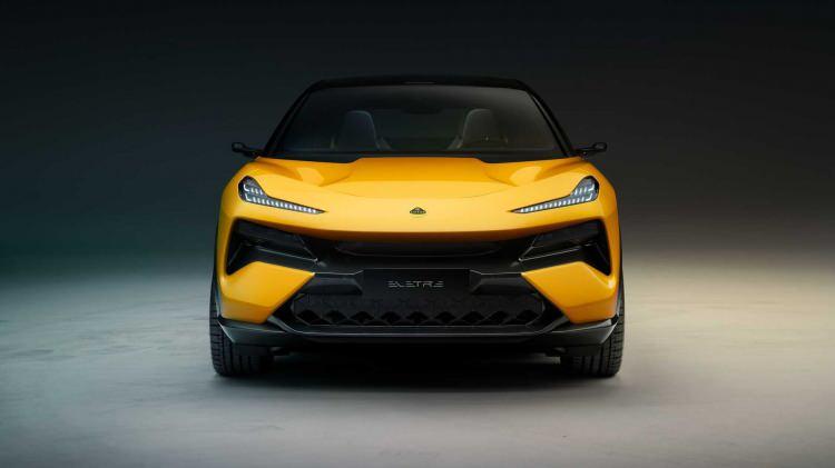 <p>Önden bakıldığında Eletre'nin, Lotus'un medarıiftiharı Emira'yı andırdığını görebiliyoruz. </p>
