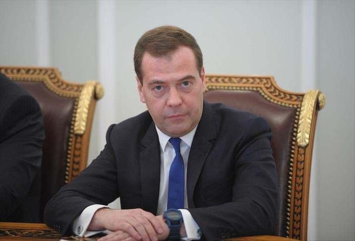 <p>Medvedev’in “Batılı uzmanlar durumun aslında böyle olacağını düşünüyor (Şekil 2)” diye gösterdiği ikinci haritada, Ukrayna’nın sadece Kiev bölgesinden oluştuğu, diğer bölgelerin Rusya, Polonya, Romanya ve Macaristan arasında pay edildiği görülüyor.</p>
