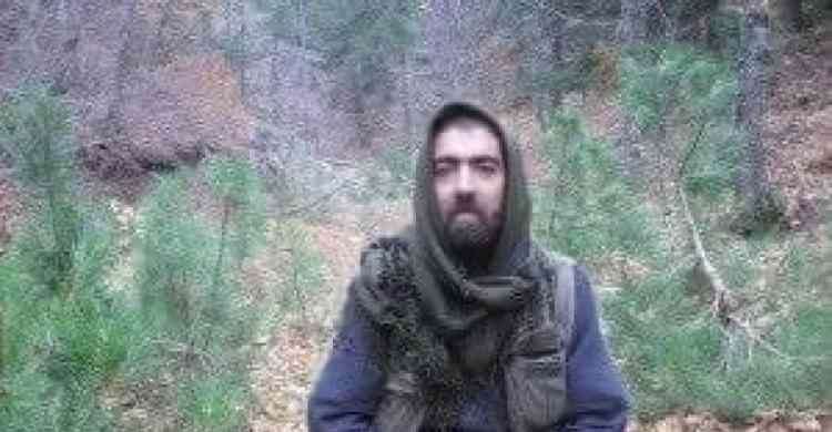 <p>Milli İstihbarat Teşkilatı (MİT), terör örgütü PKK/YPG’nin <strong>sözde Amude-Derbesiye Eyalet Sorumlusu 'Rojvan Van' kod adlı Mehmet Aydın</strong>’ı 17 Nisan’da Suriye'nin Derbesiye ilçesinde nokta operasyonuyla etkisiz hale getirdi.</p>
<p>Edinilen bilgiye göre, terör örgütü PKK/YPG'de sözde sorumlu kadrosunda yer alan terörist Mehmet Aydın eylem ve faaliyetleri nedeniyle MİT'in hedef listesindeydi. MİT, yerel istihbarat sonucu elde ettiği anlık bilgiler sonrası Suriye/Derbesiye'de operasyon için düğmeye bastı. “Silahlı terör örgütüne üye olma” suçundan aranan terörist Aydın, nokta atışı ile etkisiz hale getirildi.</p>