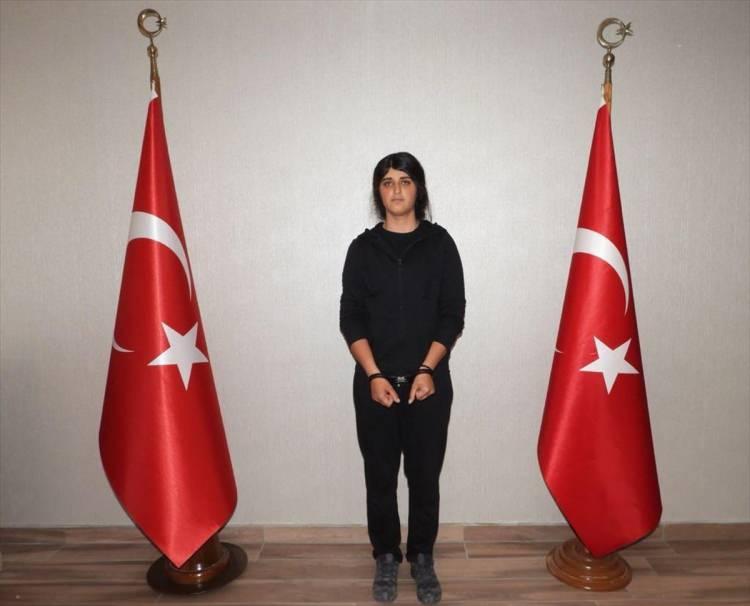 <p><strong>ÖRGÜTTEKİ SUİKASTÇI</strong></p>
<p>2017 yılında Irak/Sincar’da suikastçı eğitimi de alan Rojda Kod adlı Dilbirin Kaçar, Ocak 2018’deki Zeytin Dalı Harekatı ve Ekim 2019’daki Barış Pınar Harekatı sırasında örgüt bünyesinde <strong>“suikastçı”</strong> olarak yer aldı.</p>
<p><strong>Dilbirin Kaçar</strong>'ın, son olarak Türkiye’nin olası harekatına karşı Ayn El Arab/Kobani bölgesine takviye güç olarak gönderilen timin sözde komutanlığını yaptığı da belirtildi.</p>