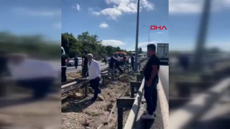 <p><strong>EDİRNE İSTİKAMETİNDE ARAÇ YOĞUNLUĞU</strong></p>
<p>Polis, trafiği tek şeritten sağlarken Edirne istikametine doğru araç yoğunluğu oluştu. Kazada herhangi bir yaralanma ve can kaybının olmadığı öğrenildi.</p>