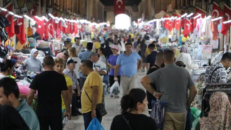 <p>Cumhurbaşkanı Recep Tayyip Erdoğan'ın Bulgaristan vatandaşlarının Türkiye’ye pasaportsuz girebileceğini duyurmasının ardından Edirne turist akınına uğradı.</p>
