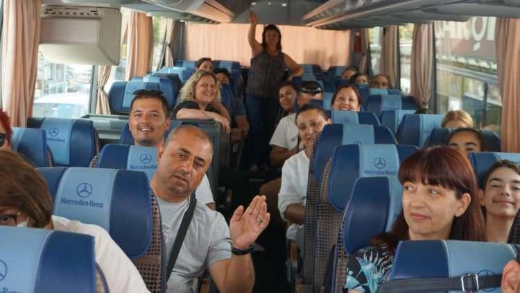 <p>Turistlerin de alınan karardan çok memnun olduğunu belirten Doğan, hafta içi olmasına rağmen hareketlilik yaşanmaya başladığını ve ilerleyen günlerde bu hareketliliğin artmasını beklediklerini ifade etti.</p>