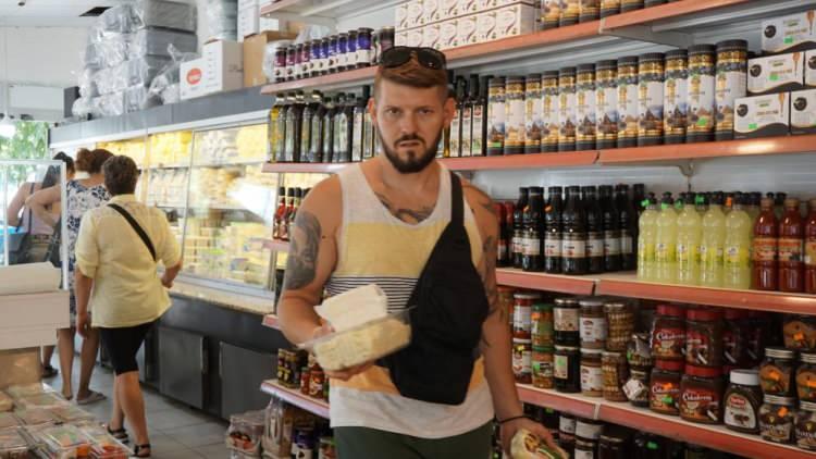 <p><strong>"Güne güzel haberle başladık"</strong></p>
<p>Bulgaristan'dan Edirne'ye gelen Nurşen Halil, güne güzel haberle başladıklarını ve Türkiye'ye sadece kimlikle gelebilme kararının kendilerini çok mutlu ettiğini söyledi. </p>