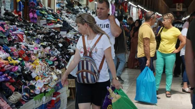 <p>Esnaf Rahmi Cömert, "Açıklanan karar bugüne kadar duyduğum en güzel kararlardan birisi oldu. Bu tarihten itibaren Bulgar turistlerin gelişleri hızlanacak ve işlerimiz de hareketlenecek" dedi.</p>