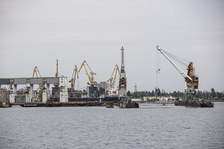 <p>İstanbul'da imzalanan anlaşmanın tüm dünya için büyük önem taşıdığına dikkati çeken Kabakcı, "İstanbul anlaşmasının başarısı tüm dünya için önemlidir. </p>

