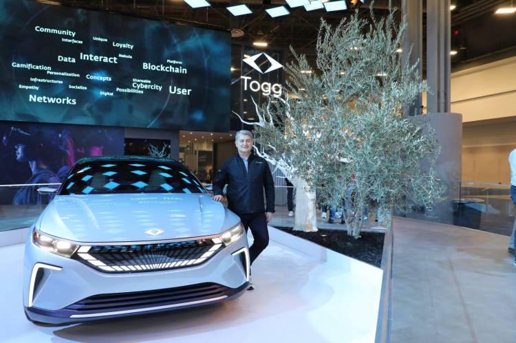 <p>Yerli otomobil Togg CEO’su Mehmet Gürcan Karakaş, Togg’un 2023’ün ilk çeyreğinde Türkiye’de, bu tarihten 18 ay sonra da Avrupa’da yollarda olacağını söyledi.</p>

<p> </p>
