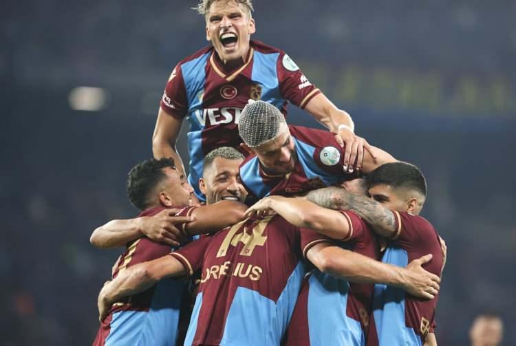<p>Bu sonucun ardından Trabzonspor, Süper Kupa'nın sahibi oldu. Bordo-mavililer, tarihinin 3. Turkcell Süper Kupa zaferini elde etmiş oldu.</p>
