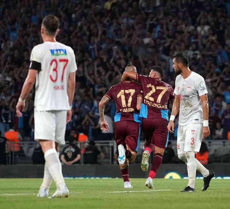 <p>İlk kez bu finalde boy gösteren Demir Grup Sivasspor ise sahadan eli boş ayrıldı.</p>
