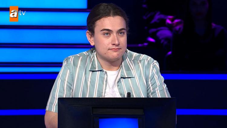 <p><span style="color:#000000"><strong>Başarılı performansıyla g&ouml;z dolduran yarışmacı 100.000 TL değerindeki soruya kadar ulaşmayı başardı.&nbsp;</strong></span></p>
