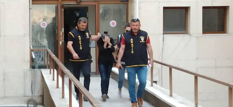 <p>&nbsp;Biz hi&ccedil; ş&uuml;phelenmedik. Kadın gayet bakımlı ve temiz giyiniyordu. Kadın akşamları burada kalmıyordu. Geliyordu, bir s&uuml;re sonra &ccedil;ıkıp gidiyordu&rdquo; dedi.</p>
