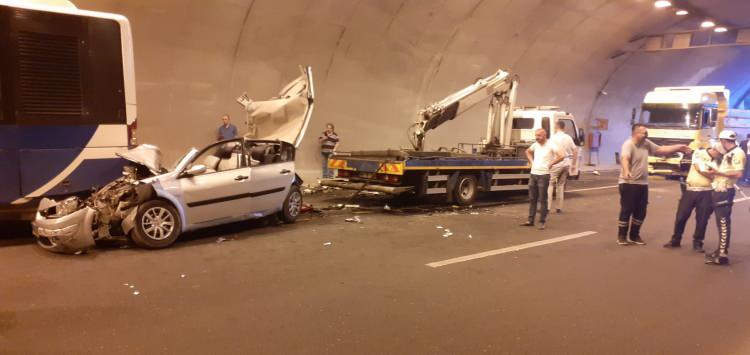 <p>Kaza, saat 19.00 sıralarında Pursaklar ilçesi Erbakan Bulvarı Protokol Yolu Tüneli'nde meydana geldi.</p>