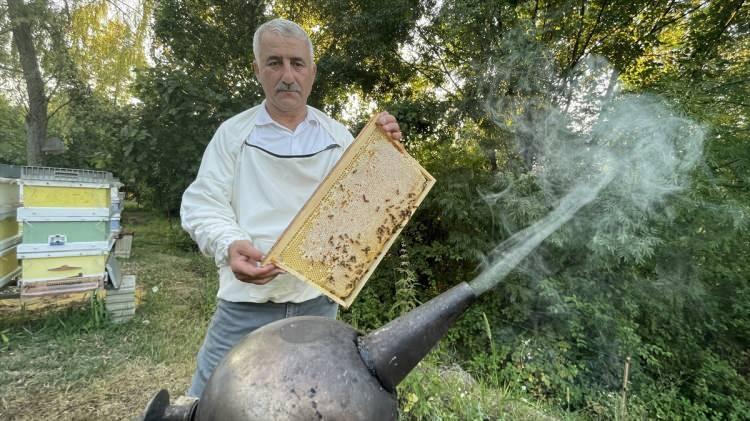 <p>"Doğal yayılış gösteren gümüşi ıhlamurdan üretilen bir bal"</p>

<p> </p>

<p> </p>
