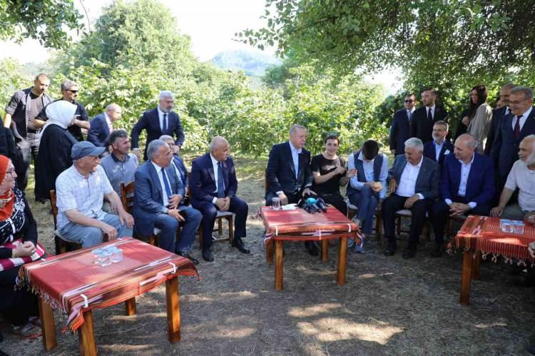 Cumhurbaşkanı Erdoğan'ın fındık bahçesindeki fiyat diyaloğu kahkahalara boğdu