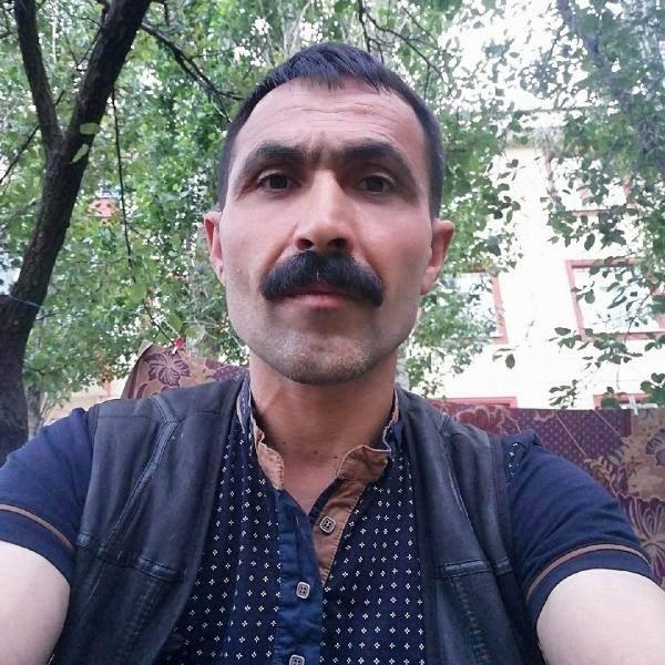 <p>24 Temmuz'da 43 yaşındaki arkadaşı Aydın Tutkal ve aileleriyle birlikte Murat Nehri kıyısında pikniğe giden Oto tamircisi 45 yaşındaki Mücahit Keser, saat 16.00 sıralarında başka bir ailenin kız çocuğunun nehirde akıntıya kapıldığını görüp yardıma koştu.</p>