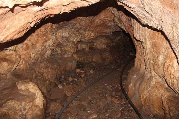 <p>Yuvacık Barajı Havzasında irili ufaklı 6 mağara olduğunu, bu mağaraların amatör doğa gezginleri tarafından bulunduğunu ifade eden Başiskele Kaymakamlığı Proje Koordinasyon Merkezi Direktörü Emin Öztürk şunları söyledi:</p>
