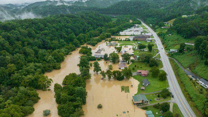 <p>ABD'nin Kentucky eyaletinde şiddetli yağışın yol açtığı sel felaketinde ölü sayısı 8'e yükselirken, eyaletteki 6 bölgede acil durum ilan edildi.</p>

