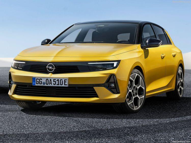 <p>Yeni Opel Astra, marka için yeni bir tasarım felsefesinin başlangıcını temsil ediyor. Yeni Astra yalın, keskin yüzeyler, gereksiz unsurlardan arındırılmış çizgiler ve yeni marka yüzü Opel Vizör ile daha önce hiç olmadığı kadar dinamik bir tasarıma sahip görünüyor.</p>

<p> </p>
