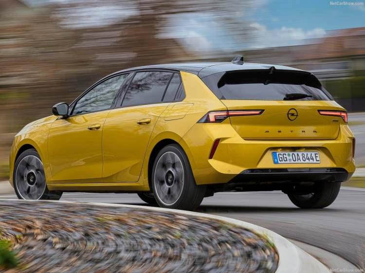 <p><span style="color:#FF8C00"><strong>İŞTE TÜRKİYE'DE BEKLENEN FİYATI</strong></span><br />
<br />
Yenilenen Opel Astra'nın Türkiye fiyatının 550 bin TL ile 700 bin TL arasında olması bekleniyor.</p>
