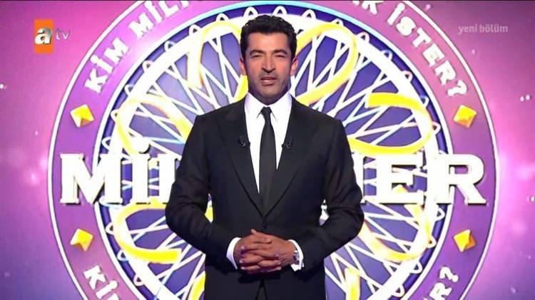 <p>ATV'nin ve dünyanın en çok seyredilen yarışması Kim Milyoner Olmak İster'in bu haftaki bölümü yine nefesleri kesti.</p>
<p> </p>
<p>Ünlü sunucu Kenan İmirzalıoğlu'nun sunumuyla ekranlara gelen Kim Milyoner Olmak İster'de "Hangisi tüm sinema filmlerinde kendi oynadığı rollerin dublajını kendi yapmıştır?" sorusu merak uyandırdı.</p>
<p> </p>