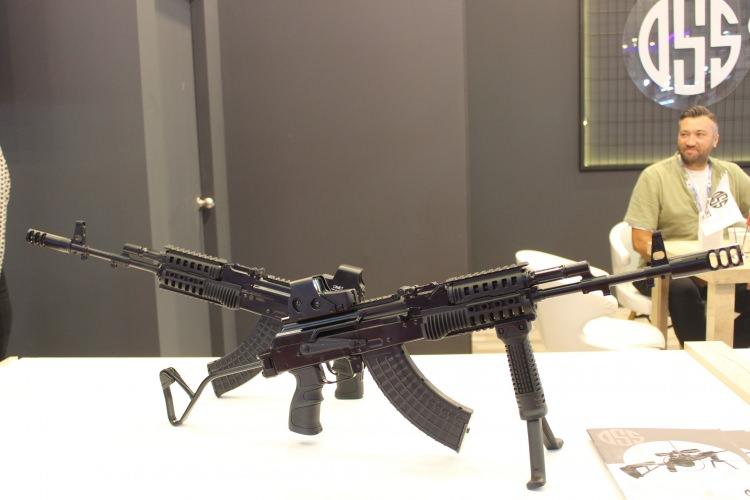 <p>Aliş, şu ana kadar 42 marka tescili, 12 özgün tasarım, 13 patent ve 9 faydalı modelle dünya savunma sanayinde takip edilen bir marka haline geldiklerini ifade ederek, "HÜRKUŞ-C uçağının silahlandırılması görevini de Türk Havacılık ve Uzay Sanayii (TUSAŞ) ile ortak girişimimiz olan TR Mekatronik firması bünyesinde biz üstlendik ve bu kapsamda SAR 127 MT AIR projemizi hayata geçirdik." değerlendirmesinde bulundu.</p>