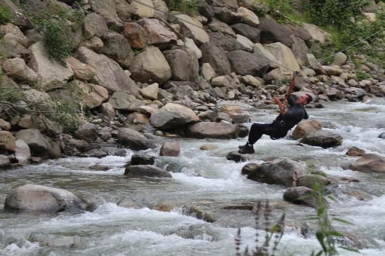 <p>"Türkiye'de okuyorum, yazları da turizm sektöründe çalışıyorum. Karadeniz özellikle de Ayder çok güzel. Türkler iyi insanlar, bizlere çok misafirperver davranıyorlar. Burada olmaktan çok mutluyuz" ifadelerini kullandı.</p>
