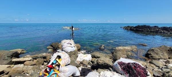 <p>oğadaki katliamın izleri, burada duruyor. Önümüzdeki günlerde suç duyurusunda bulunacağım. Onlar çöp dökmekten vazgeçmiyor, ben de takip etmekten vazgeçmeyeceğim" dedi.</p>