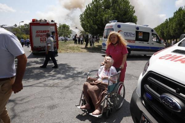<p>Başkan Arısoy, yangının çıkış nedeninin daha sonra itfaiyenin hazırlayacağı raporla ortaya çıkacağını bildirdi.</p>