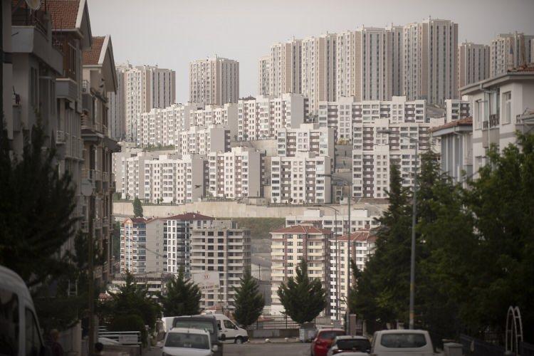 <p>Ekonomideki gidişattan dolayı alımlarda belki bir gerileme olabilir, ancak eylül ayında üniversite öğrencilerinin gelmesiyle kiralık konut ihtiyacı artar” dedi. </p>