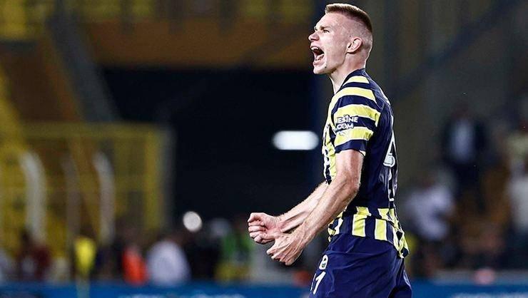 <p><strong>Szalai için ayrılık iddiaları!</strong></p>

<p>Fenerbahçe'nin Macar stoperi Attila Szalai, dünkü idmana çıkmadı! İsmi transferle anılan Szalai'nin takımdan ayrılacağı için çalışmaya katılmadığı iddia ediliyor. Sarı-Lacivertliler Şampiyonlar Ligi'nden elenince yıldız futbolcunun da ayrılık kararı aldığı yazılmıştı.</p>

<p> </p>

<p>Macar futbolcuyla ilgili flaş iddia ise menajerinden gelmişti. Menajer Mithat Halis, <strong>"Fenerbahçe, Szalai için en az 15 milyon euro istiyor. Szalai bu yaz ayrılacak. Wolfsburg onu istiyor. Bu konuda çok kararlılar. Diğer isteyen takım Rennes. O parayı verebilirler. Ama başka takımlar da var. Sürpriz bir takım da onu alabilir"</strong> demişti.</p>

<p> </p>
