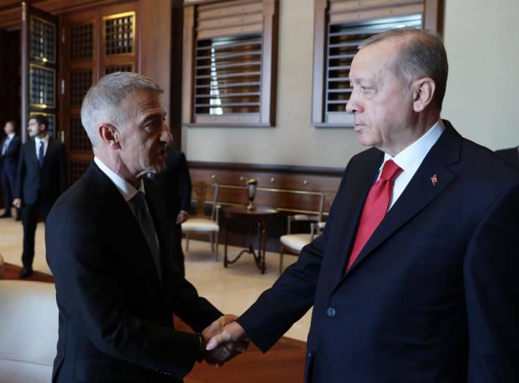 <p>Cumhurbaşkanı Recep Tayyip Erdoğan, Trabzonspor Kulübü yönetici, teknik heyet ve futbolcularını kabul etti.</p>
