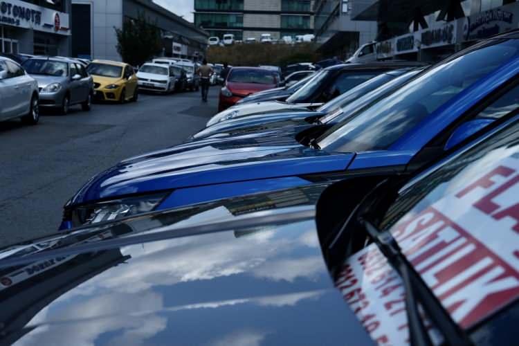 <p>Sıfır otomobillerde ÖTV'nin düşeceği söylentileri, ikinci el araç piyasasında satışları düşürdü.</p>
