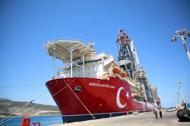 <p>2,5 ay Mersin'in Taşucu Limanı'nda kalan Abdülhamid Han sondaj gemisinde bakım, geliştirme ve güncelleme çalışmaları gerçekleştirildi.</p>
