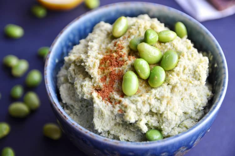 <p><span style="color:#4B0082"><strong>Buharda pişirmek içine edamameleri bir kevgirin içerisine almalısınız. Daha sonra su dolu tencere üzerine yerleştirmeniz gerekmektedir. Yumuşayınca ocaktan alabilirsiniz.</strong></span></p>
