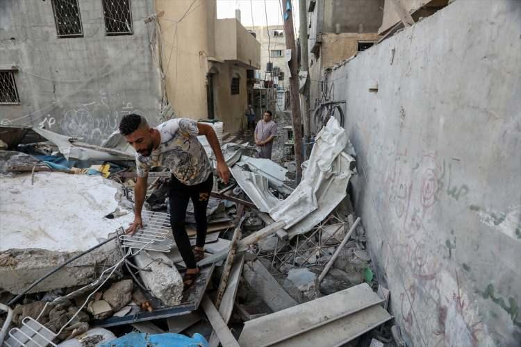 <p>İsrail'in Gazze'ye yönelik saldırılarında aralarında 6 çocuk ve 2 kadının bulunduğu 24 kişinin hayatını kaybettiği; 203 kişinin yaralandığı belirtilmişti.</p>
