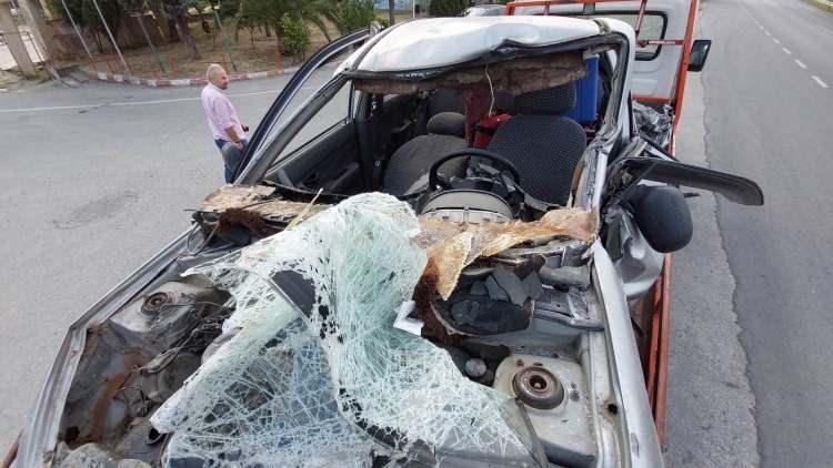 <p>Kazadan dolayı trafik kontrollü sağlanırken hasar gören araç çekici ile kaldırıldı. Kazayla ilgili inceleme başlatıldı</p>
<p> </p>