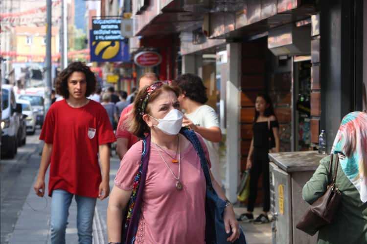 <p><strong>'BAYRAM VE TATİLİN ETKİSİ VAR'</strong></p>

<p>Prof. Dr. Turan, vaka sayısındaki artışın nedenine ilişkin de "Özellikle 'hatırlatıcı doz' dediğimiz dozlarını olmayan hastalar burada çünkü mRNA aşılarında ortalama 4-5 ay bir koruma söz konusu. </p>
