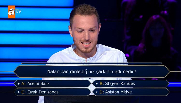 <p><span style="color:#000000"><strong>İlk soruları rahatlıkla yanıtlamayı başaran yarışmacı tüm joker haklarını kullandı.</strong></span></p>
