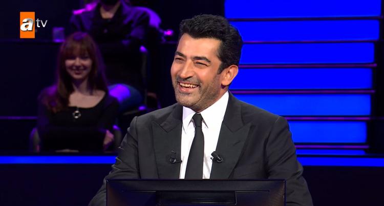 <p><span style="color:#000000"><strong>Kenan İmirzalıoğlu'nun "Peki senin sanatın ne?" sorusunu yanıtlayan genç yarışmacı "Sanatım sınava girmek ve sınavı kazanmak" diyerek herkesi güldürmeyi başardı. </strong></span></p>
