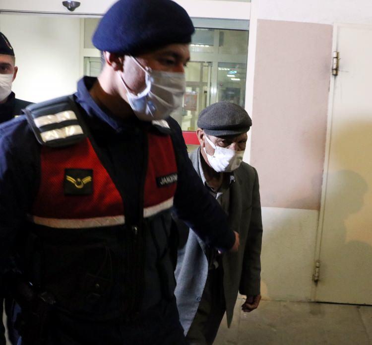 <p>DEDE: ARADIK BULAMADIK</p>
<p>Duruşmanın devamında tutuklu sanık Hasan Yağal'ın ifadesi alındı. Dede Hasan Yağal, olay günü küçükbaşlarla birlikte eşi Ayşe ve torunu Müslüme ile çadıra geldiklerini belirterek, "Yemek yedik, sonrasında torunum Kerim ile ben hayvan otlatmaya gittim. Ben alt yoldan gittim, Kerim de üst yoldan gitti. Müslüme'yi en son saat 14.30 gibi çadırdan çıkarken görmüştüm. Hayvan otlatmaktan geldim. Çocuklar ağlıyordu, O.Y., Müslüme'nin kaybolduğunu söyleyince traktöre binip, asfalta doğru gittim. Gittiğim yerde Ayşe ve Selvi'yi görünce onlar da bulamadıklarını söyleyince jandarmaya haber verdik. Her yerde aradık bulamadık" dedi.</p>