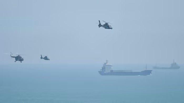 <p>Tayvan, Çin'in, ABD Temsilciler Meclisi Başkanı Pelosi'nin ziyaretinin ardından başlattığı askeri tatbikatların 4'üncü gününde yerel saatle 17.00 itibarıyla (TSİ 12.00) 66 savaş uçağı ve 14 gemisinin Ada çevresinde görüldüğünü duyurdu.</p>
