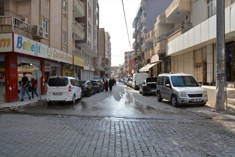 <p>Vatandaşlardan Davut Aksel birkaç yıldır ilçede yaşadığını ancak hala sıcaklara alışamadığını, özellikle bugünlerin çok sıcak geçtiğini belirtti.</p>
<p> </p>